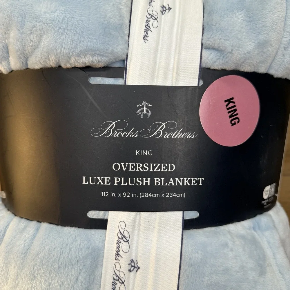 New BROOKS BROTHERS King Size Light Blue / Badge Logo Oversized Plush Blanket